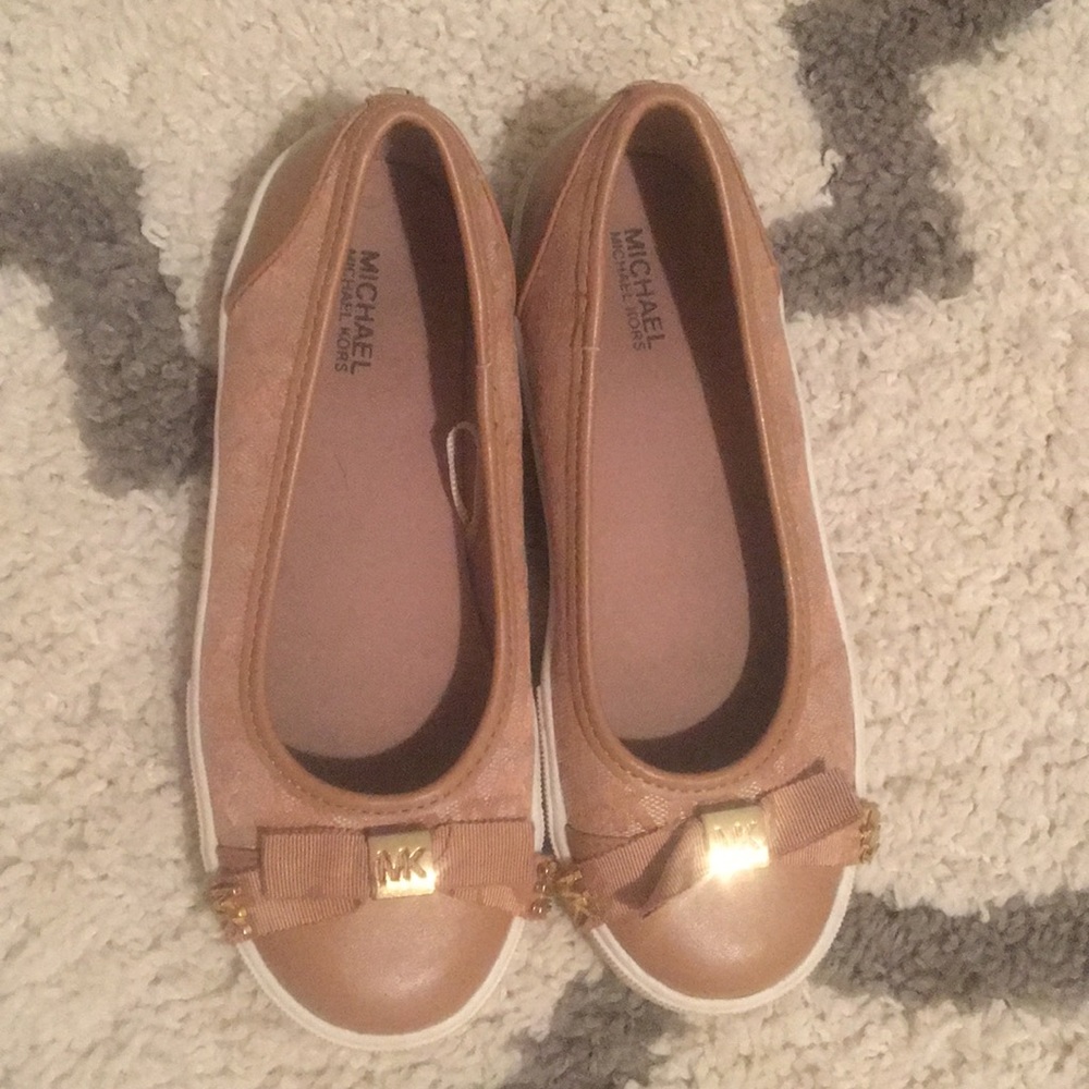 Micheal Kors kids flat